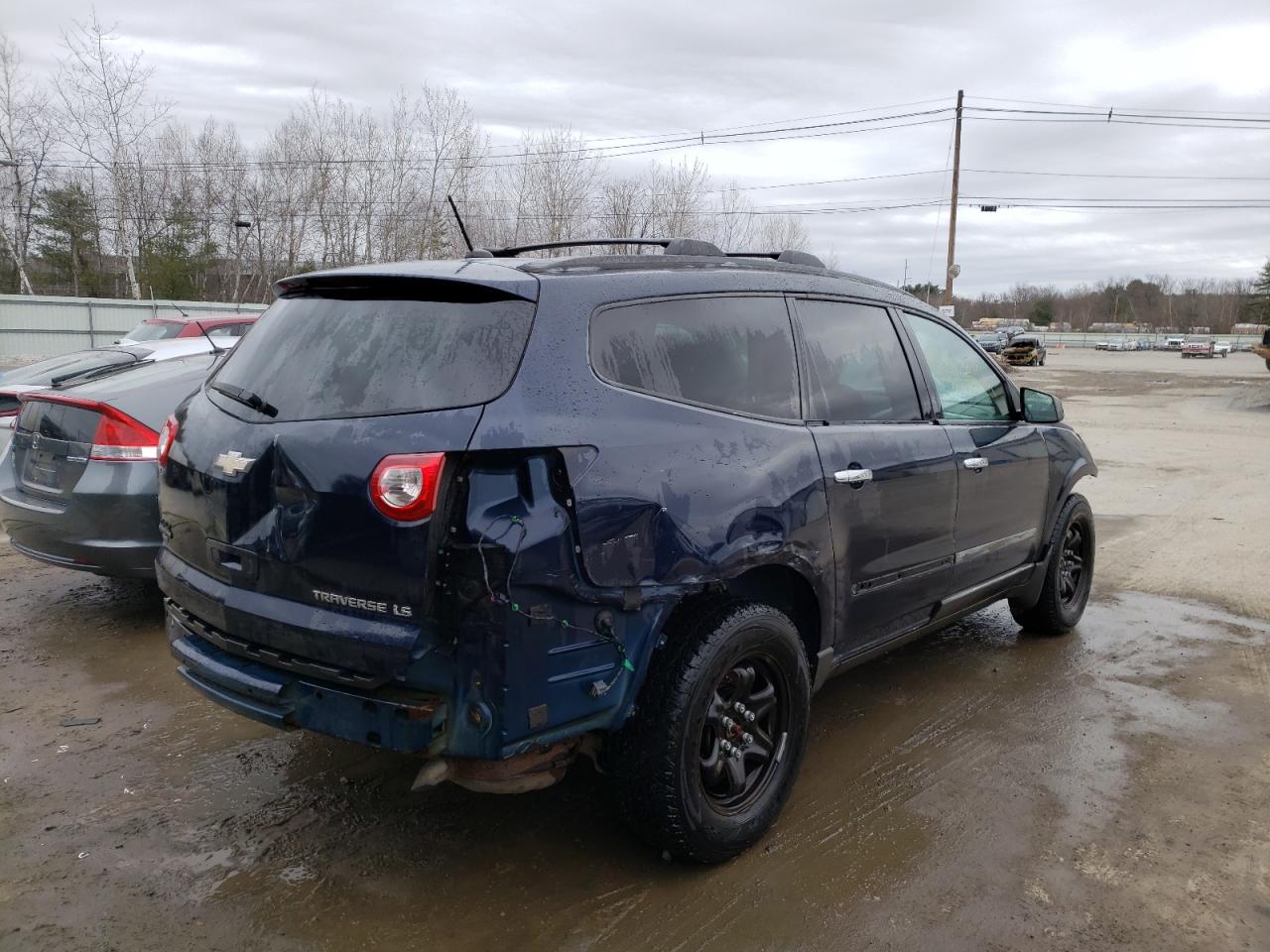 Photo 4 from auction – 2011 CHEVROLET TRAVERSE L with VIN 1GNKVFED5BJ419328