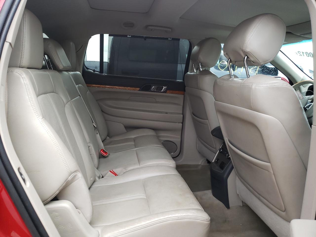 Photo 6 from auction – 2011 LINCOLN MKT with VIN 2LMHJ5AT9BBJ52026