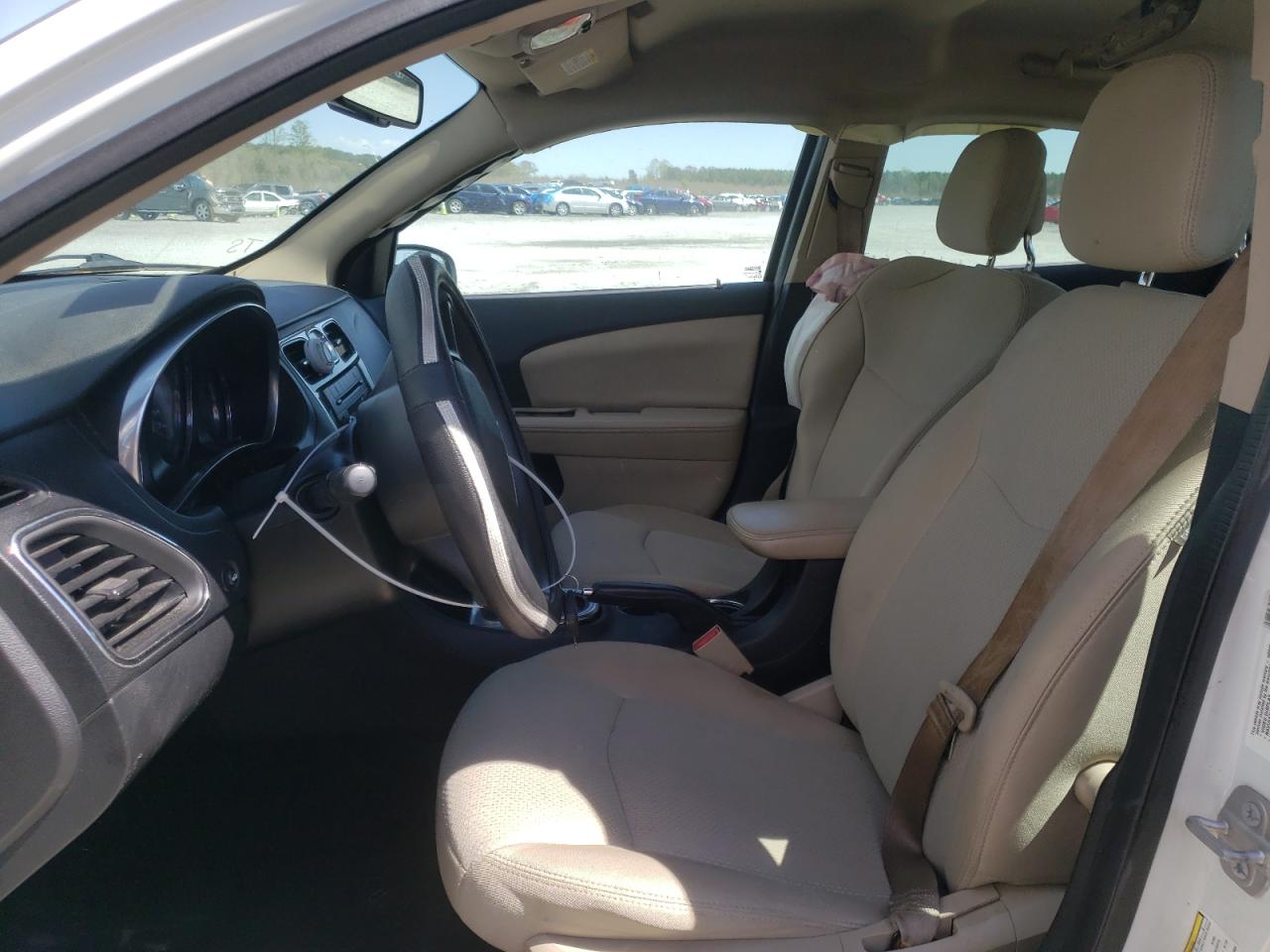 Photo 5 from auction – 2014 CHRYSLER 200 LX with VIN 1C3CCBAG3EN172064