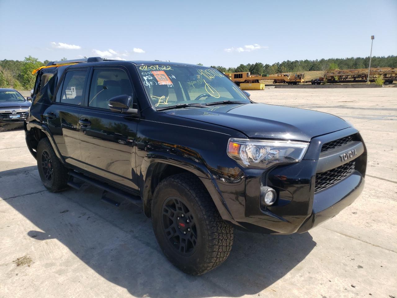 Photo 1 from auction – 2019 TOYOTA 4RUNNER SR with VIN JTEBU5JR8K5657671