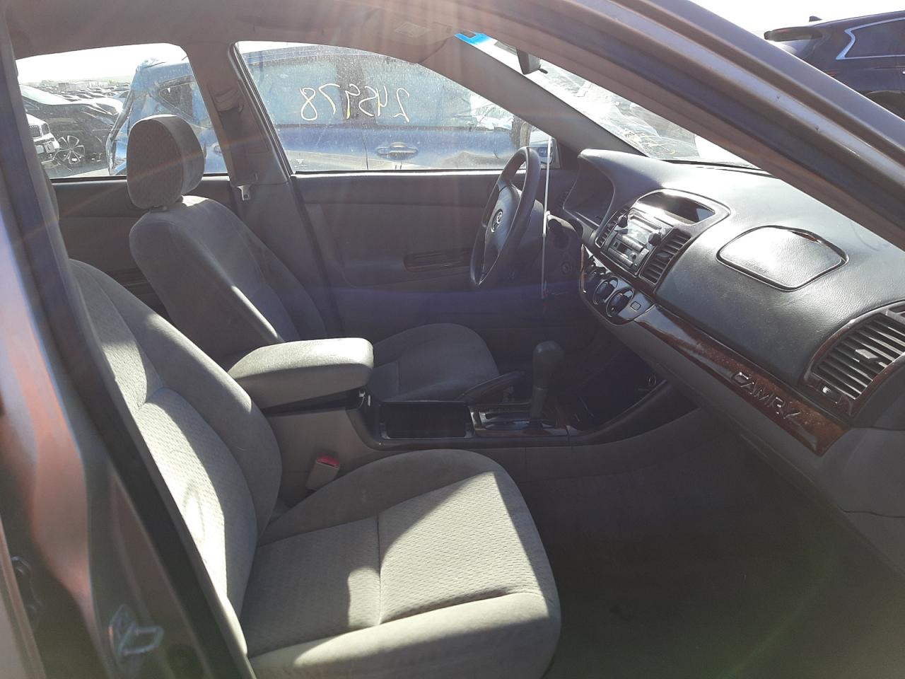 Photo 5 from auction – 2002 TOYOTA CAMRY LE with VIN 4T1BE32K52U075665
