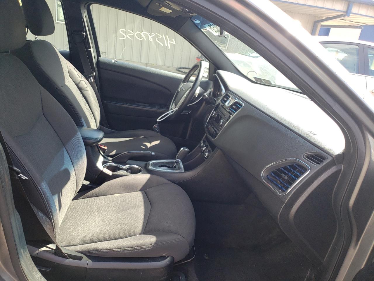 Photo 5 from auction – 2013 CHRYSLER 200 TOURIN with VIN 1C3CCBBG6DN703822