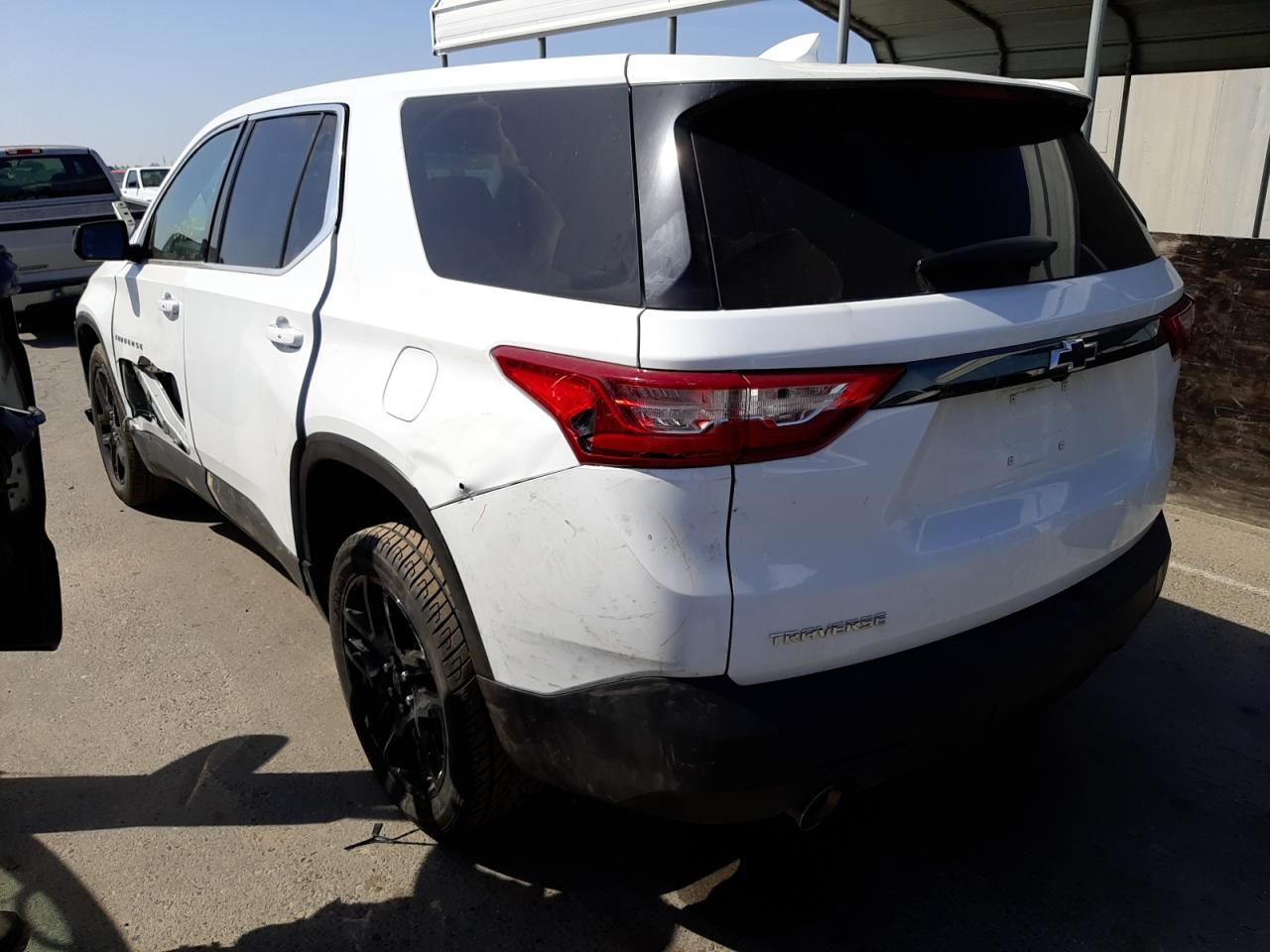 Photo 3 from auction – 2020 CHEVROLET TRAVERSE L with VIN 1GNERFKW5LJ167461