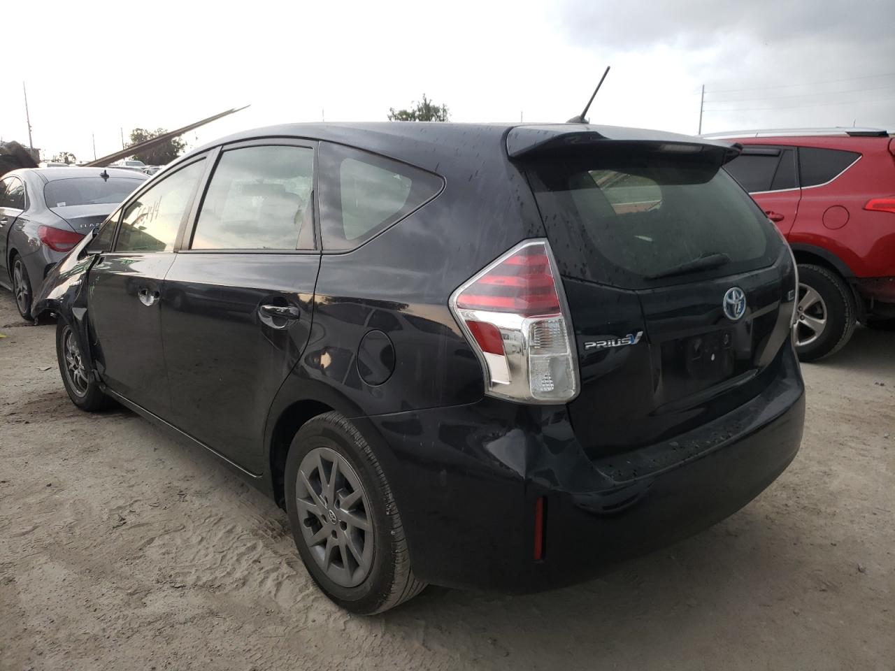 Photo 3 from auction – 2017 TOYOTA PRIUS V with VIN JTDZN3EU5HJ062795