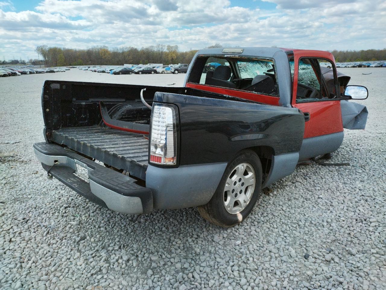 Photo 4 from auction – 2000 CHEVROLET SILVERADO with VIN 1GCEC14W3YZ166053