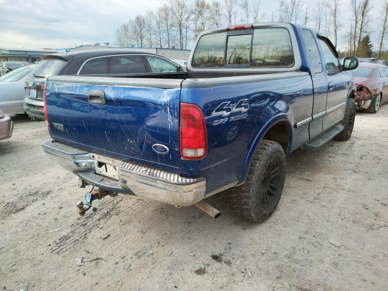 Photo 4 from auction – 1998 FORD F150 with VIN 2FTRX18L2WCA31937