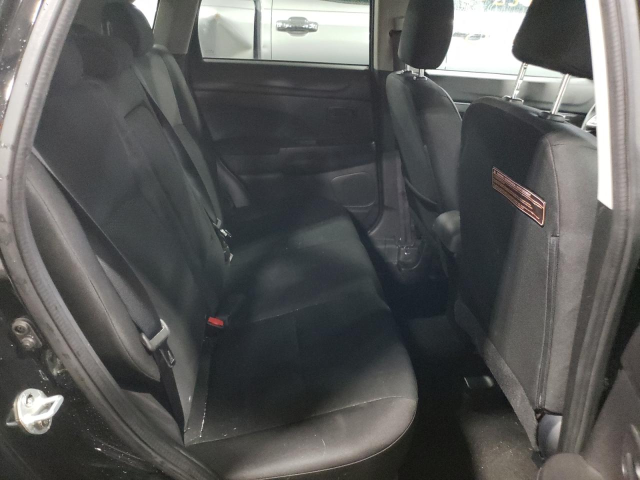 Фото 6 с аукциона – 2015 MITSUBISHI OUTLANDER с VIN 4A4AR3AU5FE016664
