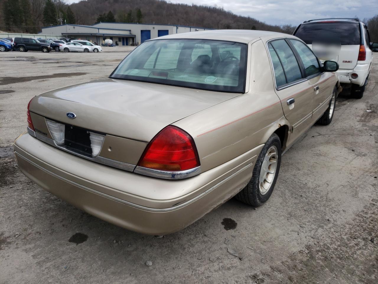 Photo 4 from auction – 2000 FORD CROWN VICT with VIN 2FAFP74W7YX191772