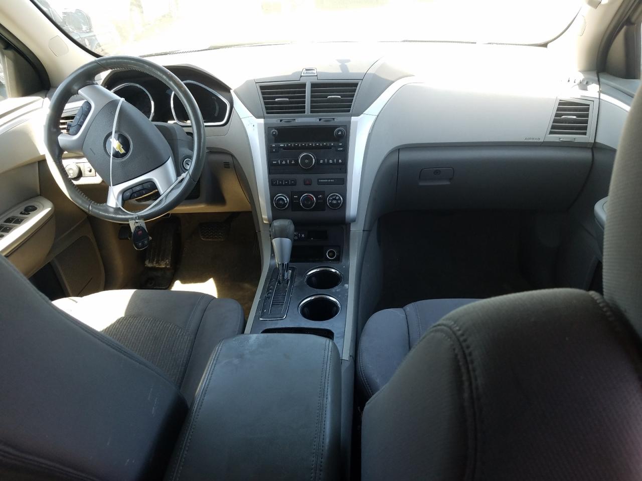 Photo 9 from auction – 2010 CHEVROLET TRAVERSE L with VIN 1GNLVFED5AJ214188