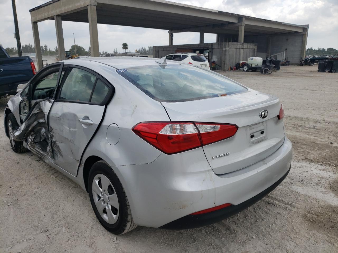 Photo 3 from auction – 2016 KIA FORTE LX with VIN KNAFK4A64G5542503