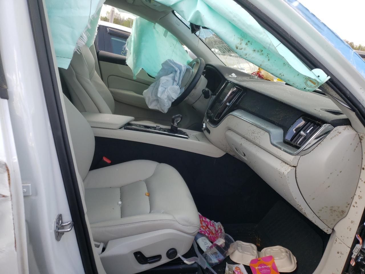 Photo 5 from auction – 2020 VOLVO XC60 T5 MO with VIN YV4102DK0L1550337