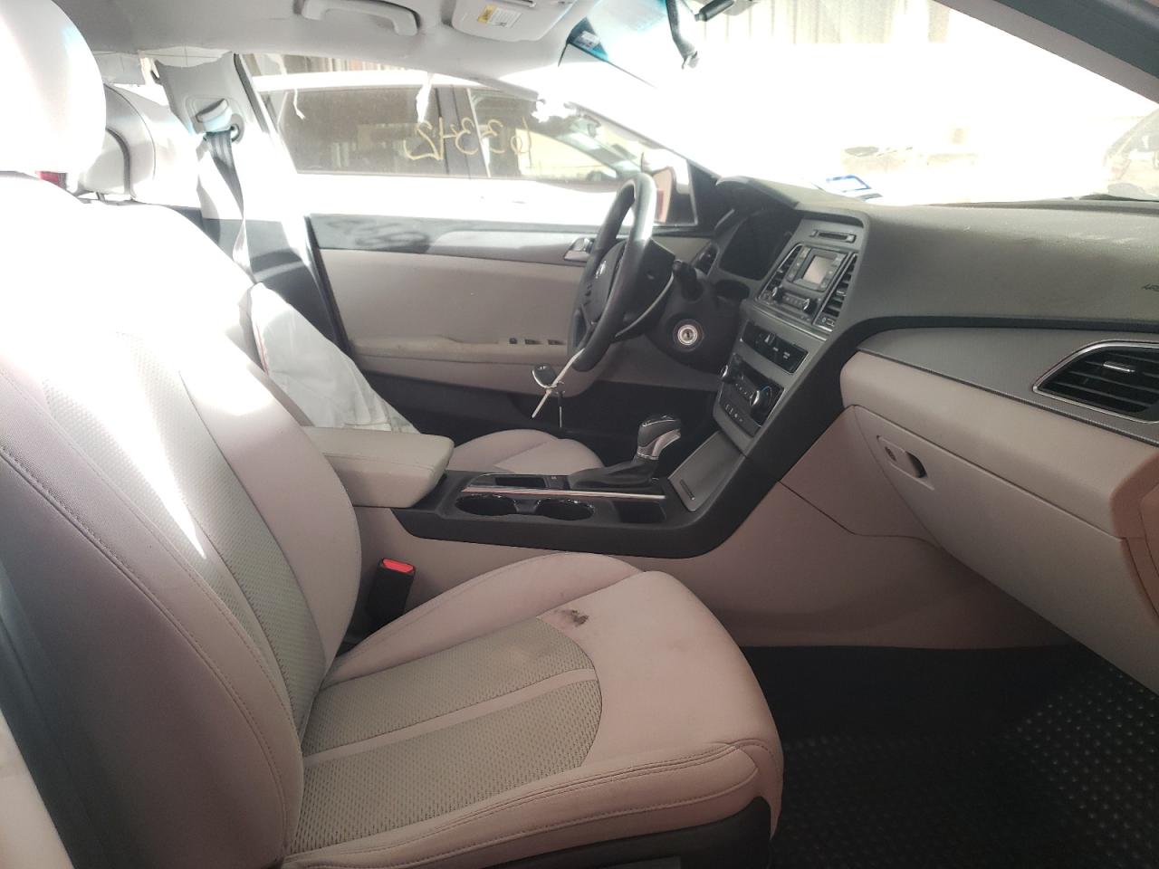Photo 5 from auction – 2017 HYUNDAI SONATA SE with VIN 5NPE24AF6HH492803