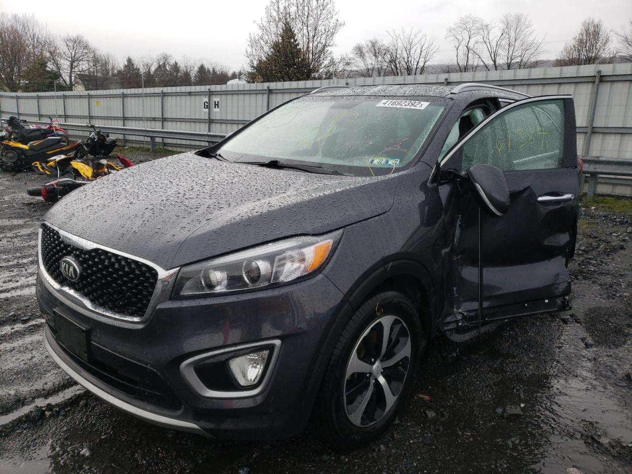 Photo 2 from auction – 2016 KIA SORENTO EX with VIN 5XYPH4A16GG126826