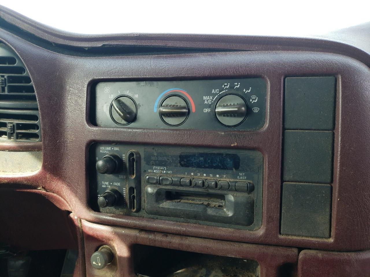Photo 9 from auction – 1996 CHEVROLET ASTRO with VIN 1GNDM19W3TB179380