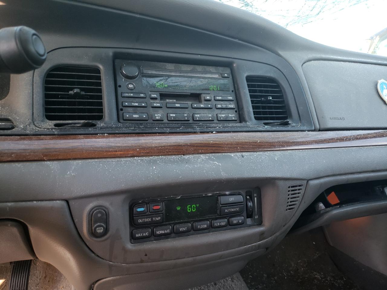 Photo 9 from auction – 2004 FORD CROWN VICT with VIN 2FAHP74W24X120577