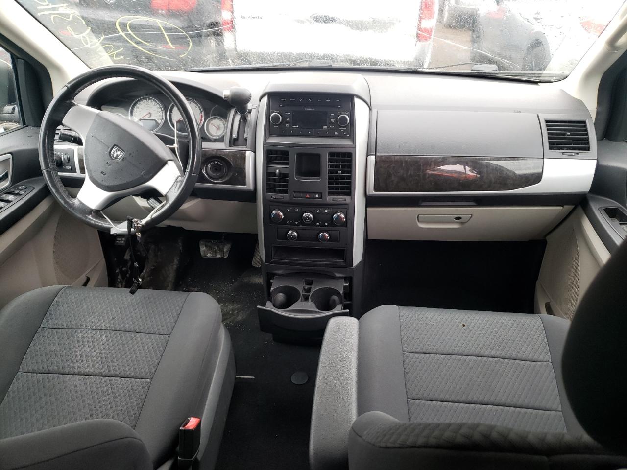 Photo 9 from auction – 2010 DODGE GRAND CARA with VIN 2D4RN5D17AR483585