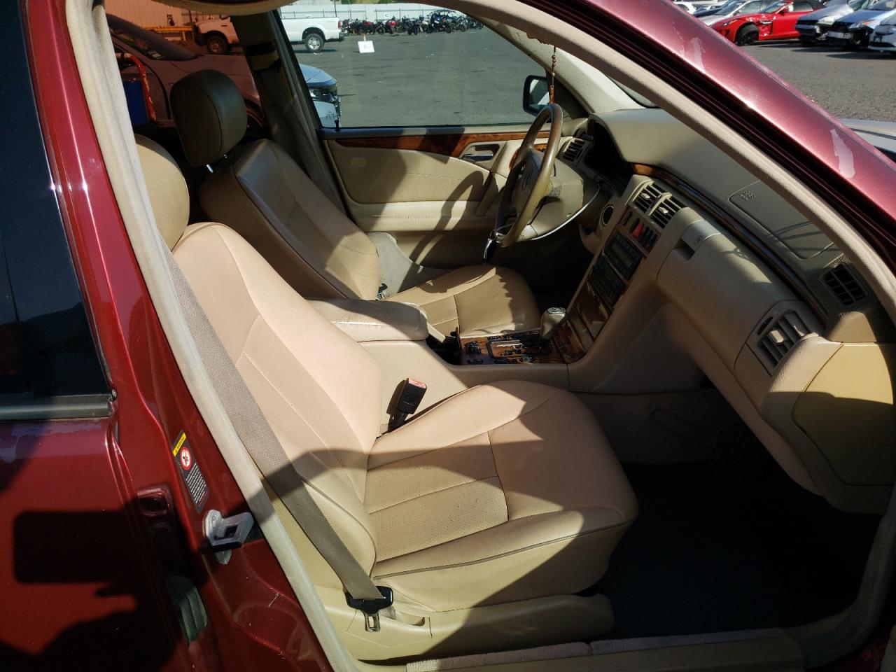 Photo 5 from auction – 1999 MERCEDES-BENZ E 320 with VIN WDBJF65H3XA736499