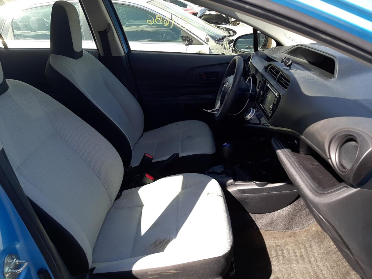 Photo 5 from auction – 2015 TOYOTA PRIUS C with VIN JTDKDTB34F1102507