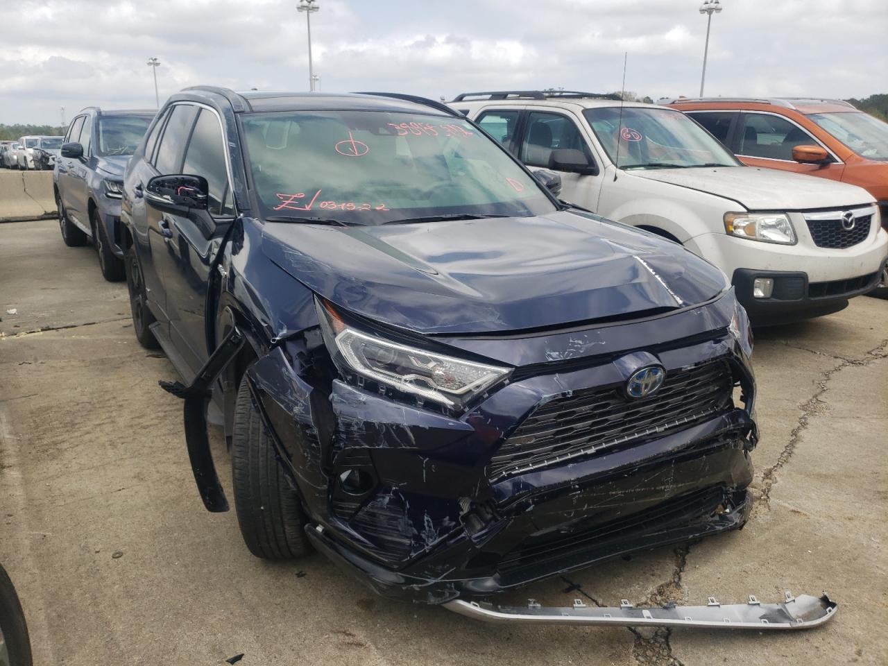 TOYOTA RAV4 XSE 2019 with VIN JTMEWRFV3KD516831 - Photo from auction