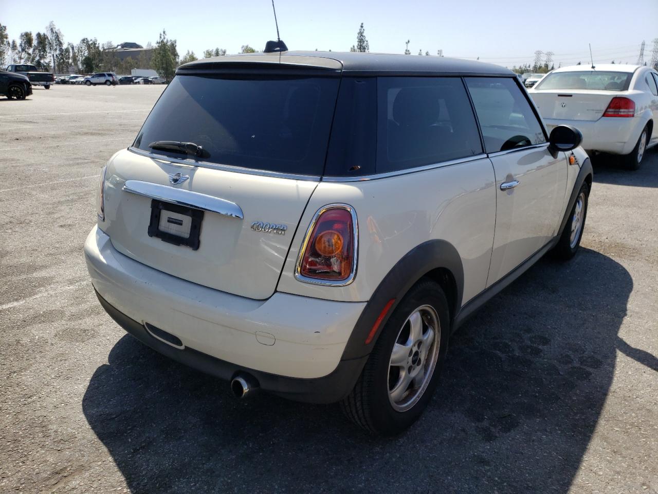 Photo 4 from auction – 2007 MINI COOPER with VIN WMWMF33577TT59182