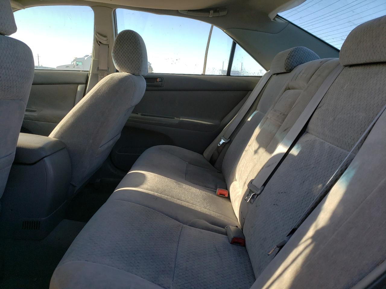 Photo 6 from auction – 2003 TOYOTA CAMRY LE with VIN 4T1BE32KX3U722062