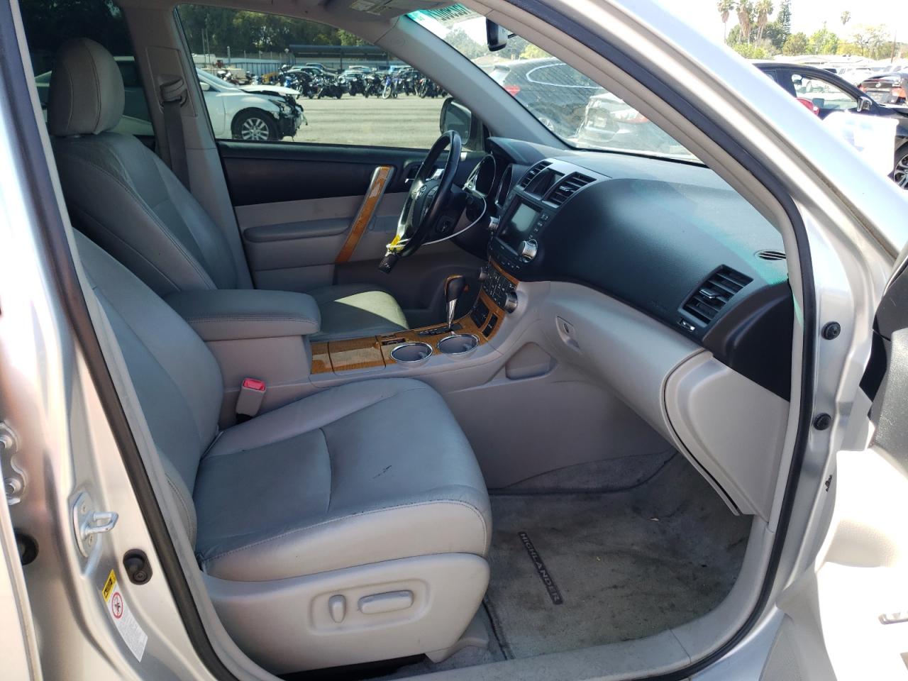 Photo 5 from auction – 2010 TOYOTA HIGHLANDER with VIN JTEJW3EH8A2043831