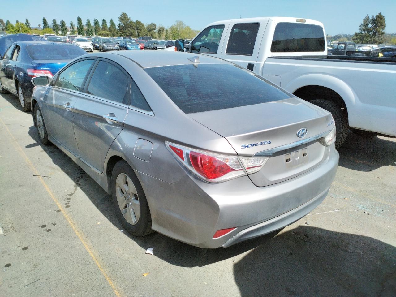 Photo 3 from auction – 2012 HYUNDAI SONATA HYB with VIN KMHEC4A46CA022813