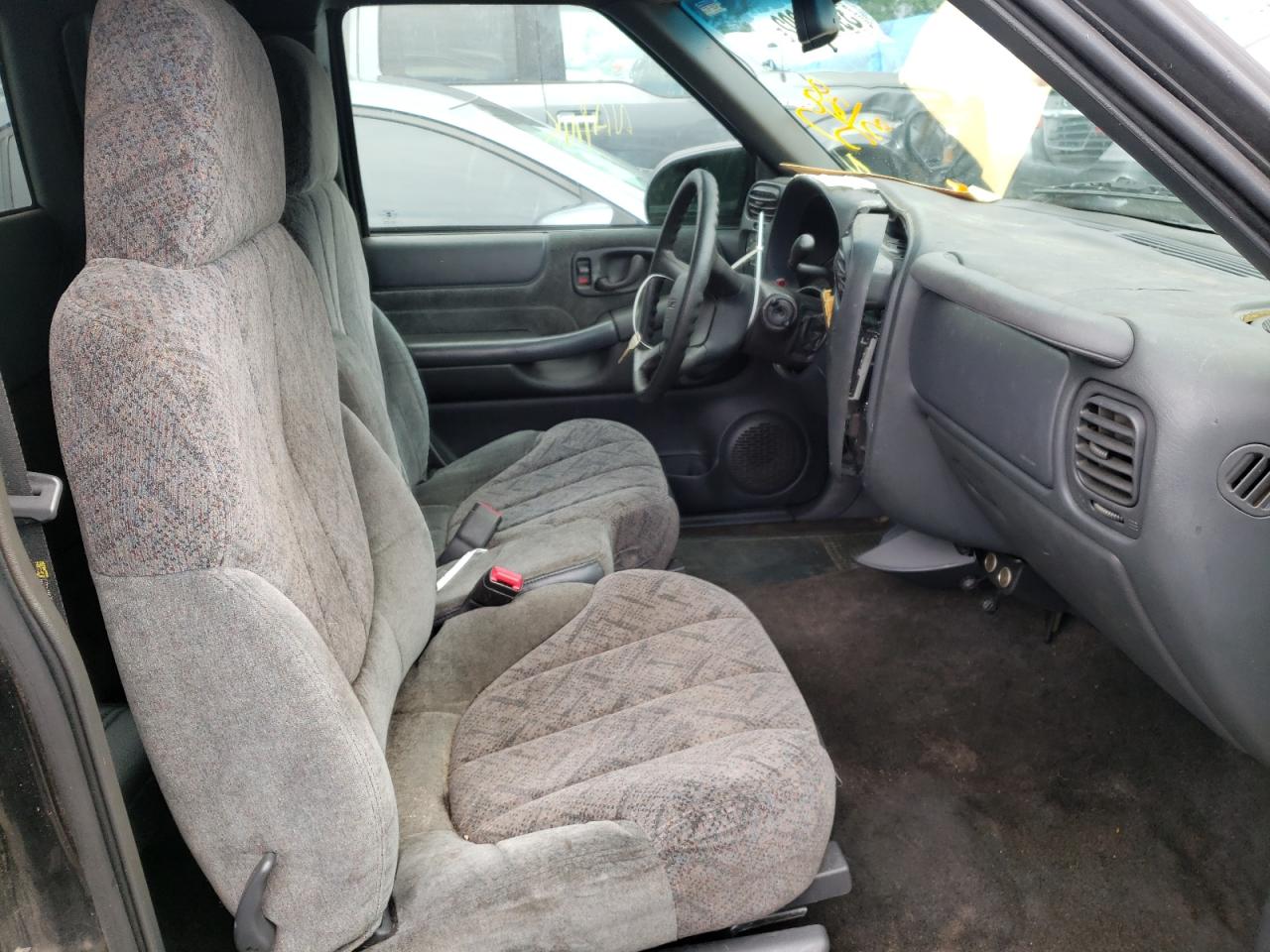 Photo 5 from auction – 2001 GMC SONOMA with VIN 1GTCS19WX18108875