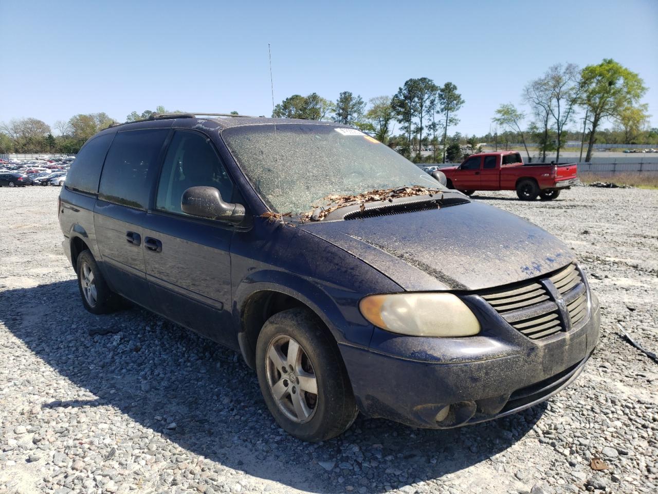 DODGE GRAND CARA 2005 with VIN 2D4GP44L15R142086 - Photo from auction