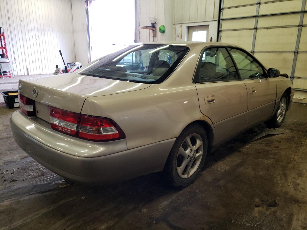 Photo 4 from auction – 2001 LEXUS ES 300 with VIN JT8BF28G010335330