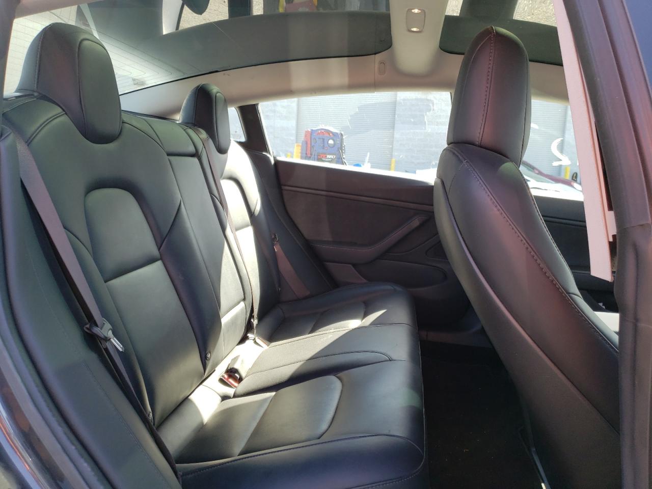 Photo 6 from auction – 2018 TESLA MODEL 3 with VIN 5YJ3E1EB4JF090657
