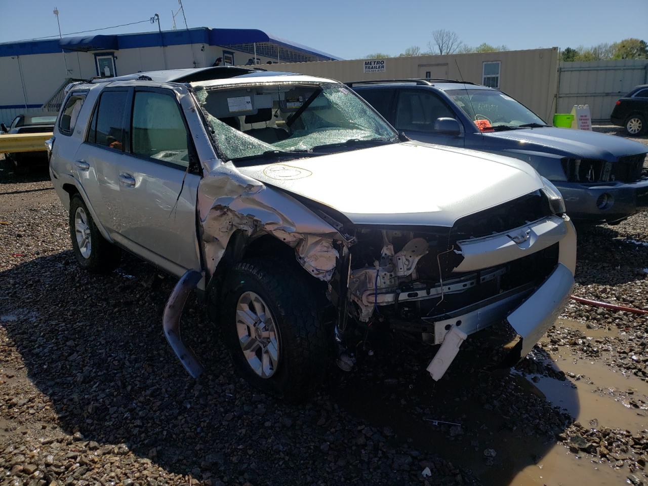 TOYOTA 4RUNNER SR 2017 with VIN JTEBU5JRXH5456802 - Photo from auction