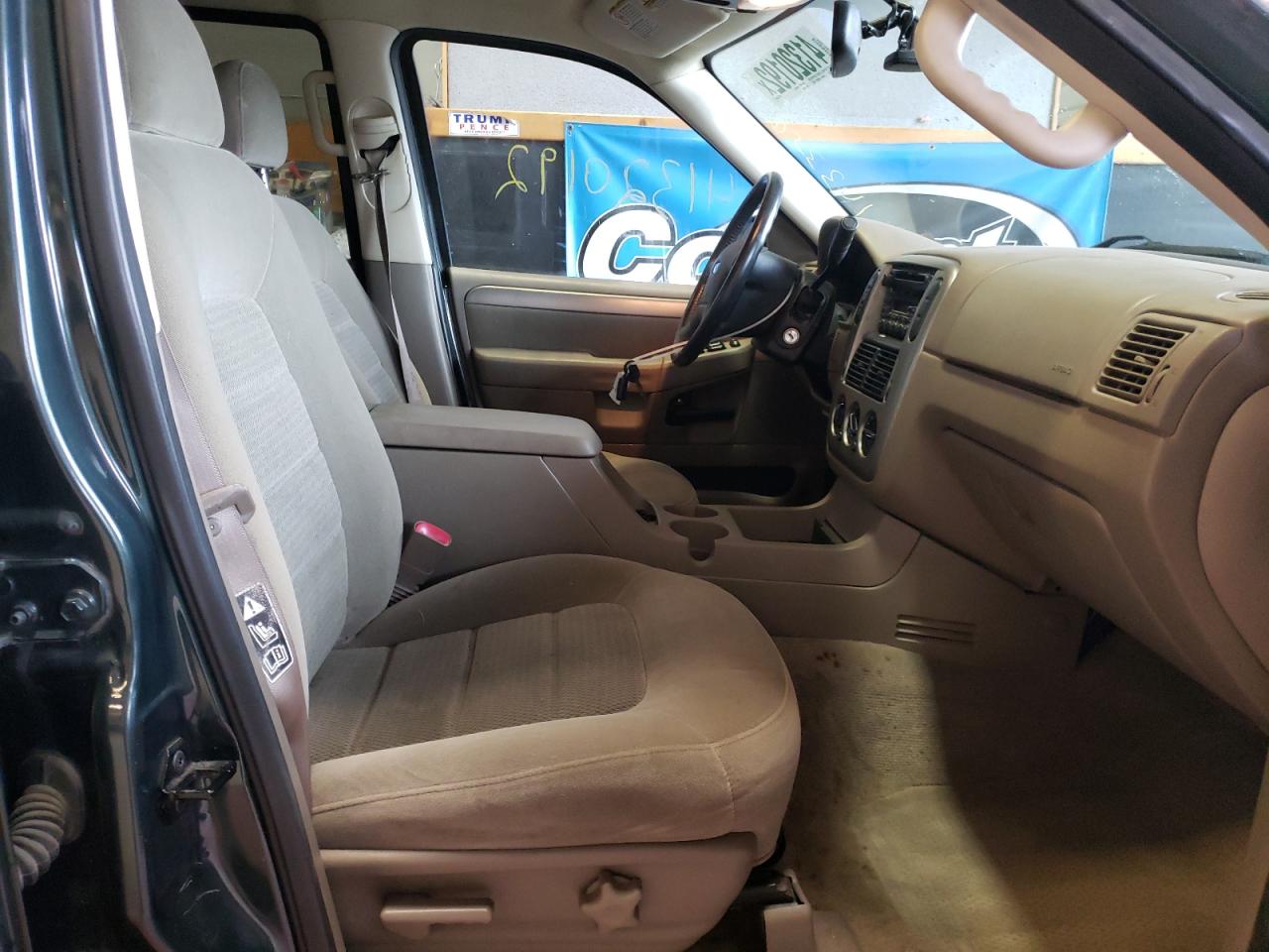Photo 5 from auction – 2003 FORD EXPLORER X with VIN 1FMZU73K53UB47070