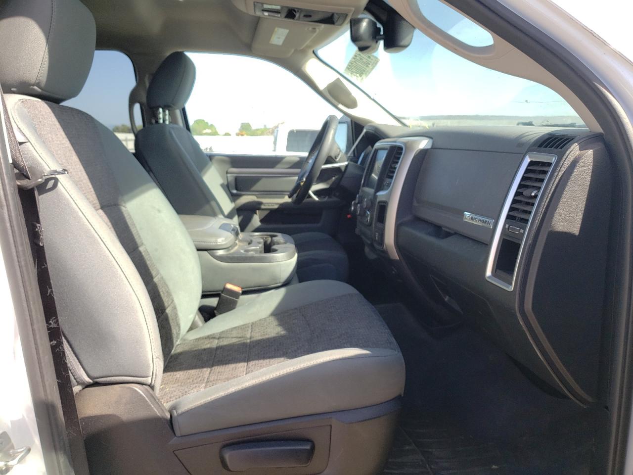 Photo 5 from auction – 2016 RAM 1500 SLT with VIN 1C6RR7TT0GS197656