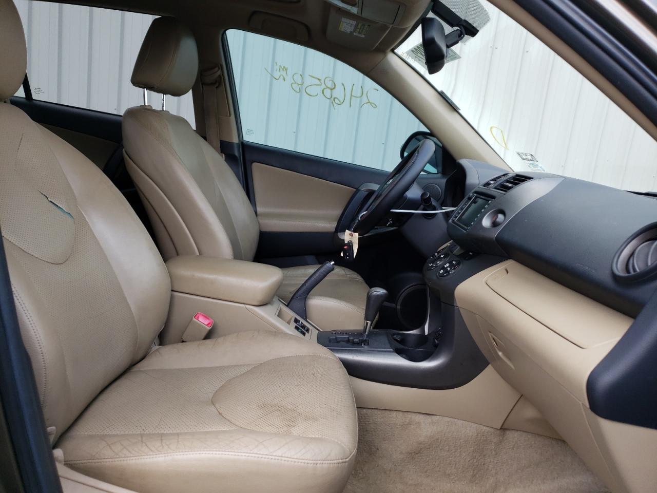 Photo 5 from auction – 2011 TOYOTA RAV4 LIMIT with VIN 2T3DK4DV0BW041705