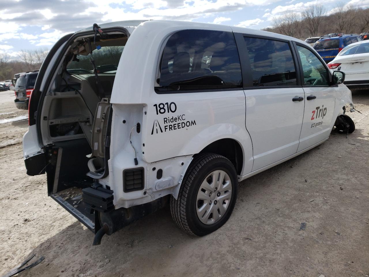 Photo 4 from auction – 2019 DODGE GRAND CARA with VIN 2C4RDGBG1KR547690