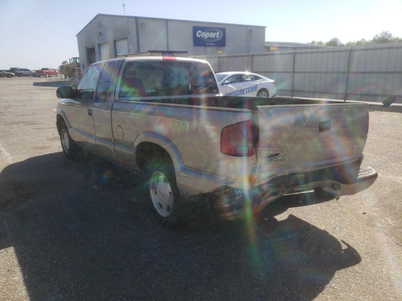 Photo 3 from auction – 2003 GMC SONOMA with VIN 1GTCS19X438283831