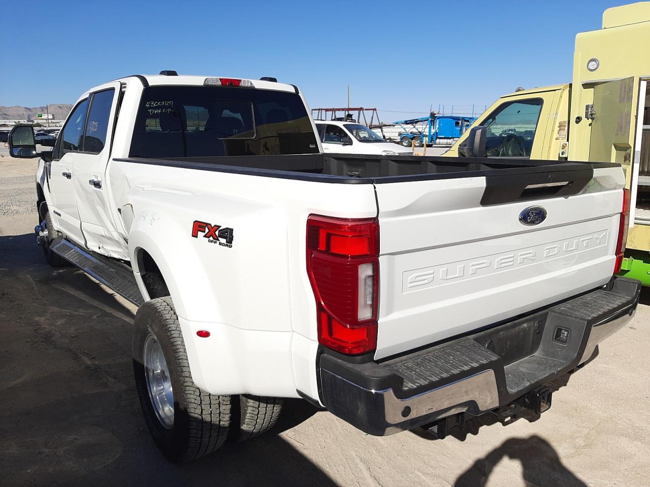 Photo 3 from auction – 2021 FORD F350 SUPER with VIN 1FT8W3DTXMEC31956