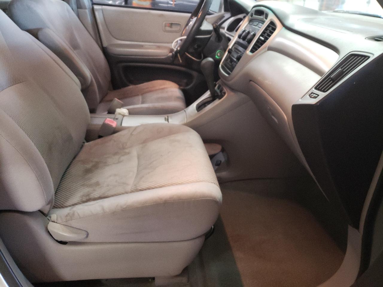 Photo 5 from auction – 2004 TOYOTA HIGHLANDER with VIN JTEDP21A440005302