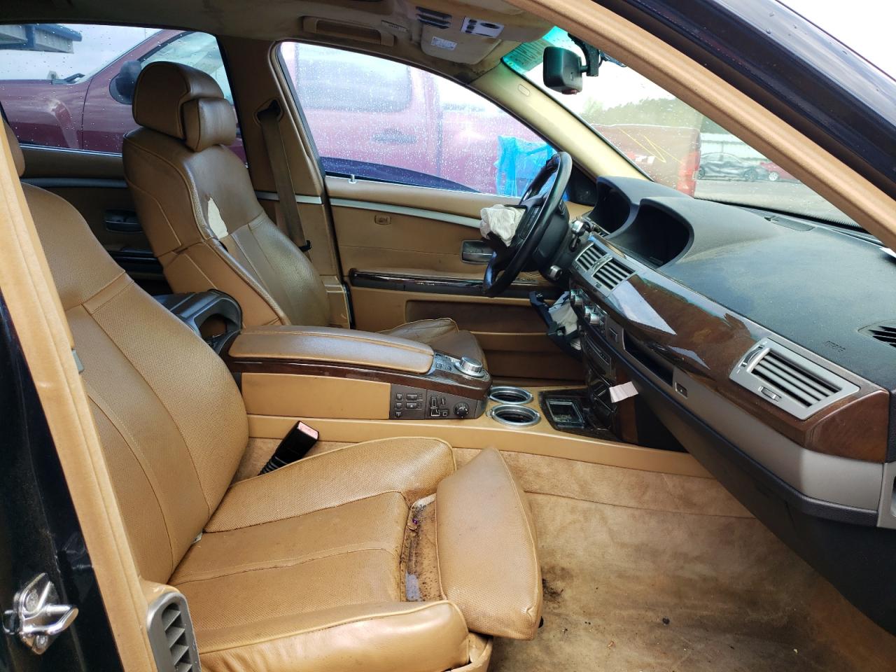 Photo 5 from auction – 2006 BMW 750 with VIN WBAHN83576DT59001