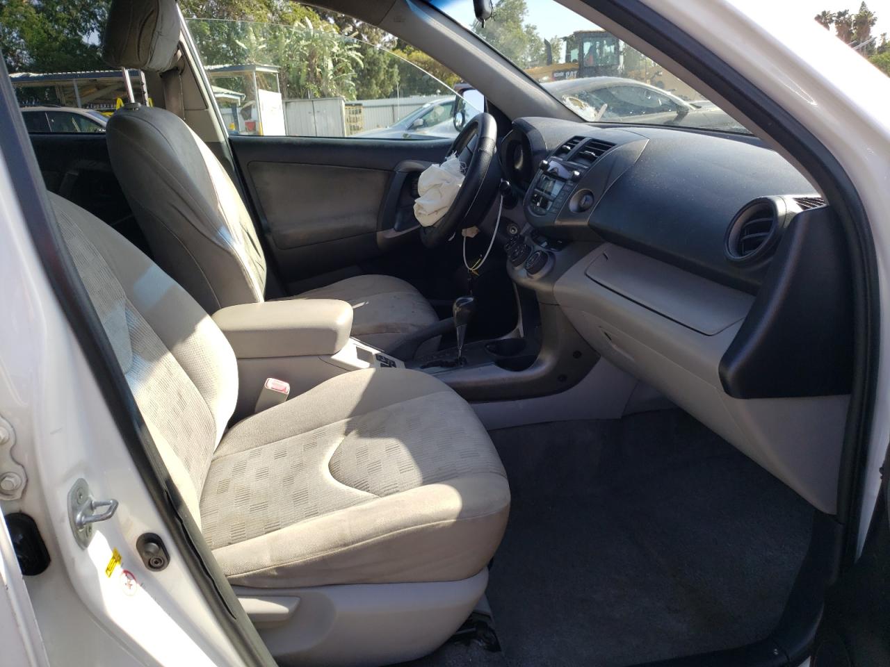 Photo 5 from auction – 2010 TOYOTA RAV4 with VIN JTMKF4DV4A5018686