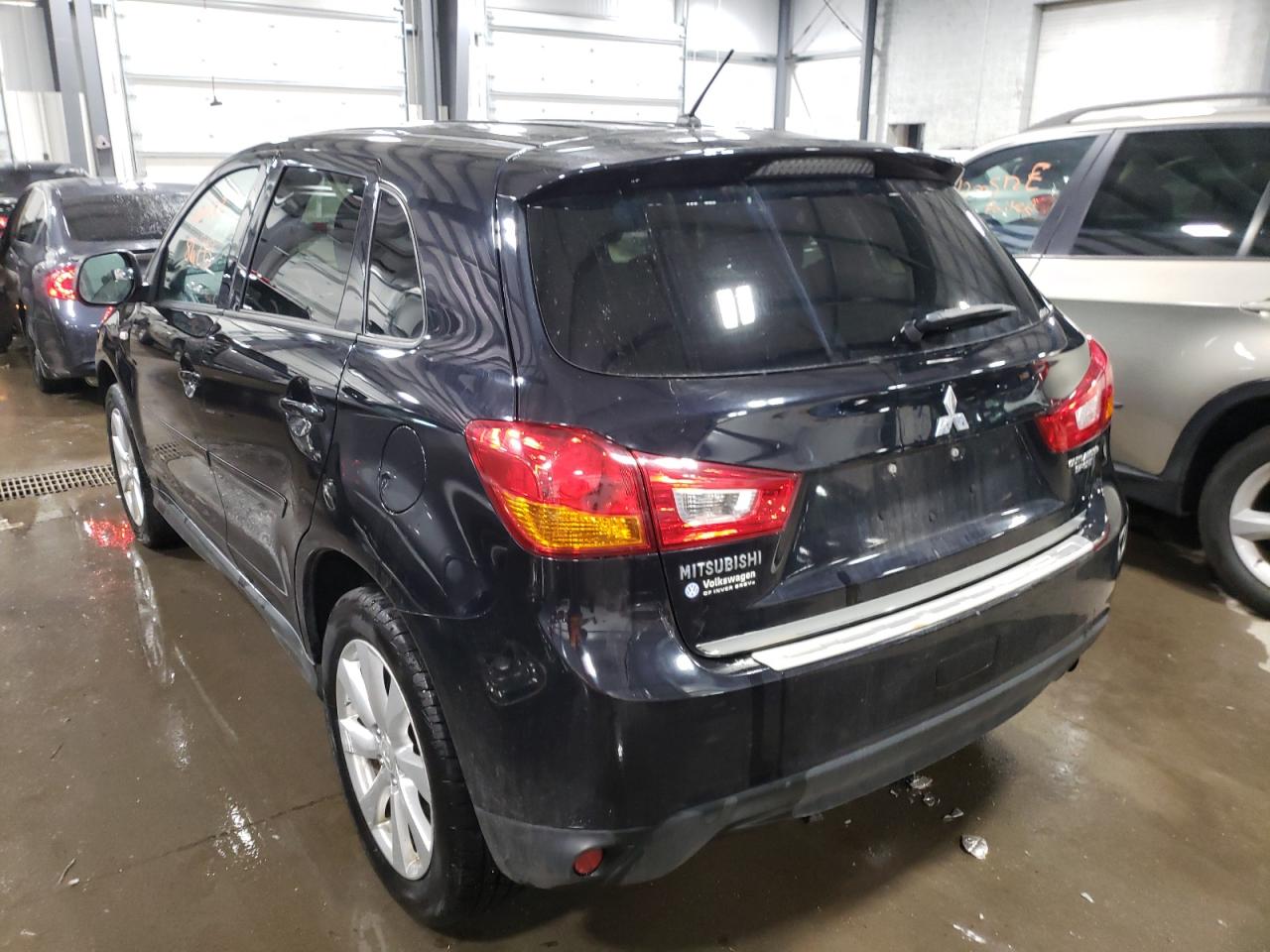 Photo 3 from auction – 2015 MITSUBISHI OUTLANDER with VIN 4A4AR3AU5FE016664