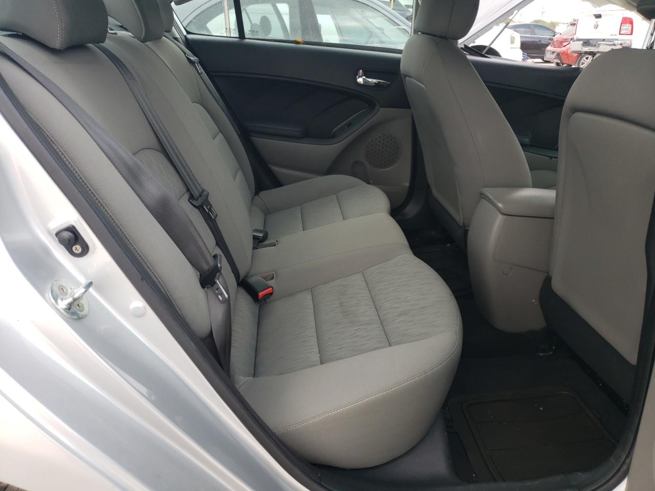 Photo 6 from auction – 2016 KIA FORTE LX with VIN KNAFK4A64G5542503