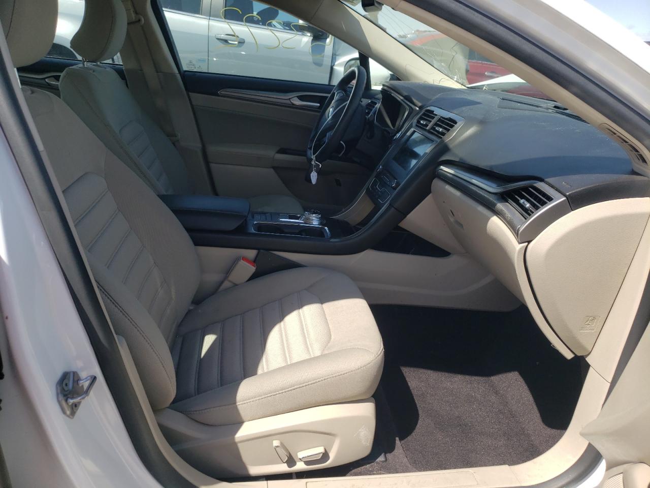 Photo 5 from auction – 2017 FORD FUSION SE with VIN 3FA6P0LU8HR319488