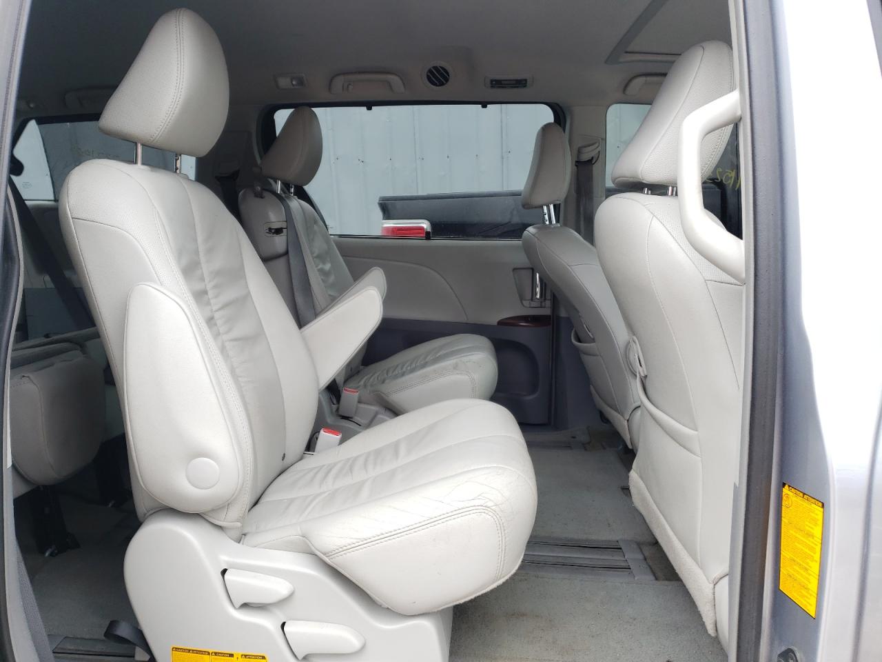 Photo 6 from auction – 2012 TOYOTA SIENNA XLE with VIN 5TDYK3DCXCS192757