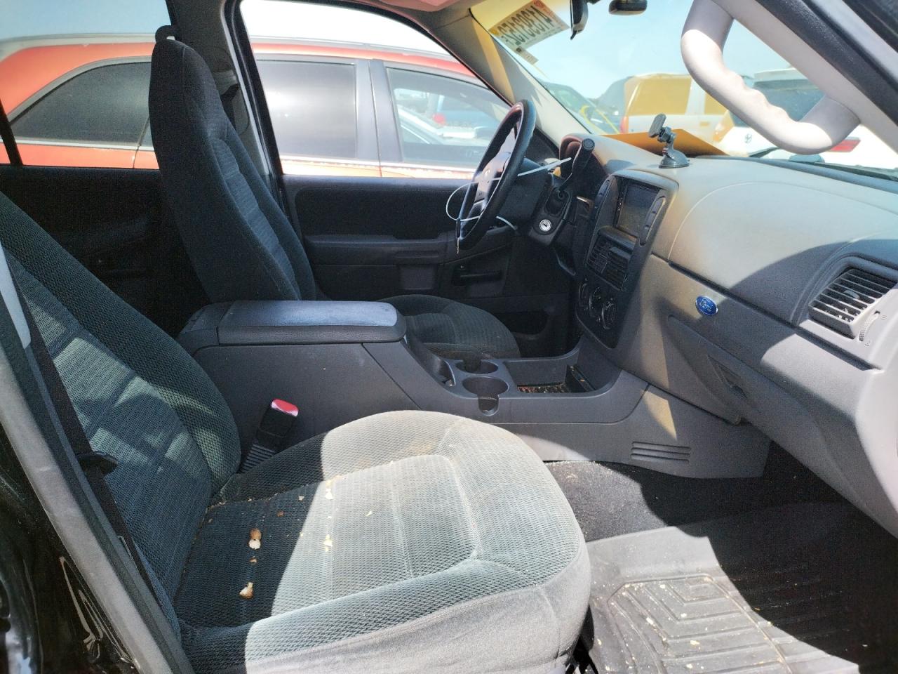 Photo 5 from auction – 2002 FORD EXPLORER X with VIN 1FMZU63E12ZA10908