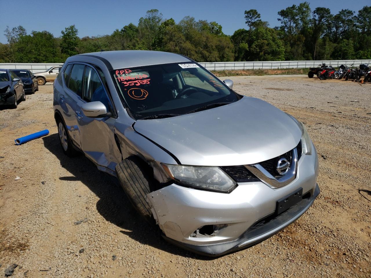 NISSAN ROGUE S 2015 with VIN KNMAT2MV2FP535585 - Photo from auction