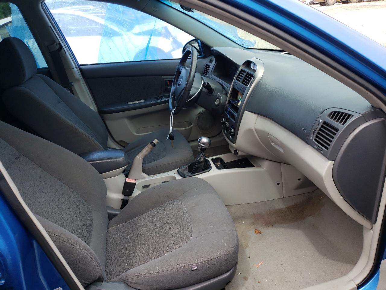 Photo 5 from auction – 2005 KIA SPECTRA5 with VIN KNAFE161455077589