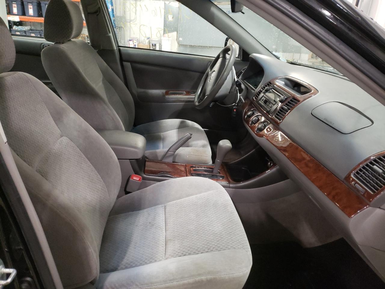 Photo 5 from auction – 2005 TOYOTA CAMRY with VIN 4T1BE32K74U291956