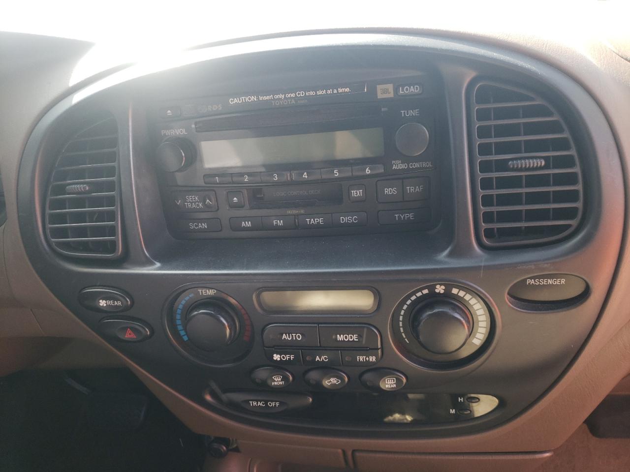Photo 9 from auction – 2004 TOYOTA SEQUOIA SR with VIN 5TDZT34A94S225216
